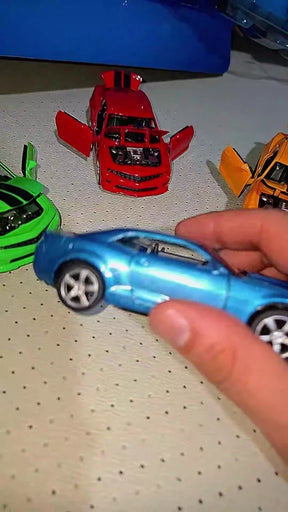 Miniatura Esportiva em Metal 1:32 com Friccao