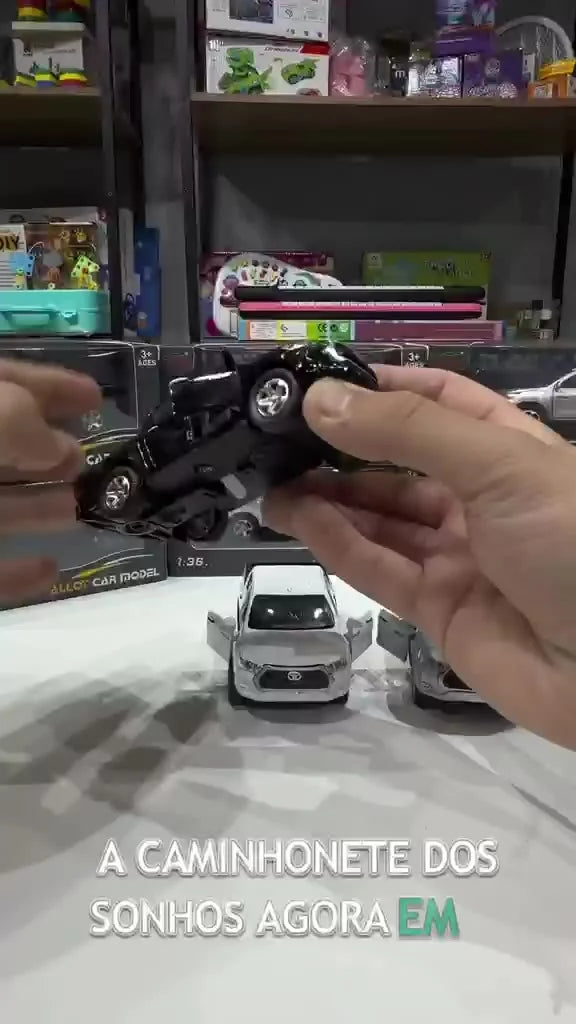 Miniatura Caminhonete em Metal com Luzes e Sons